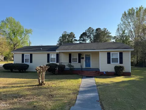 325 Tuskegee Dr, Laurinburg, NC 28352