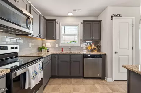 Kitchen - 25 Cornfield Ln, Benson, NC 27504 photo 2 of 4