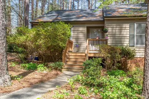 201 Forest Ct, Carrboro, NC 27510