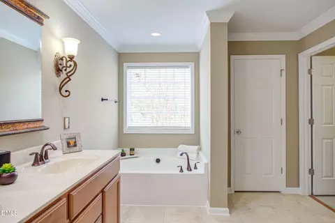 Bath - 125 Murray Hill Dr, Durham, NC 27712 photo 4 of 6
