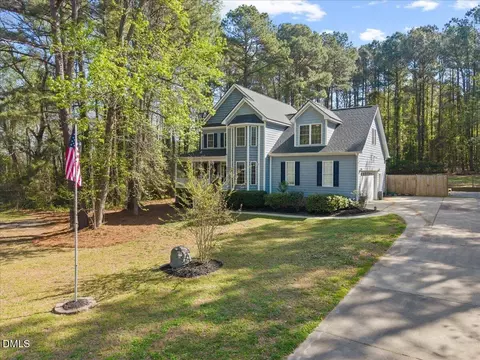 8001 Kingsdale Dr, Willow Spring, NC 27592