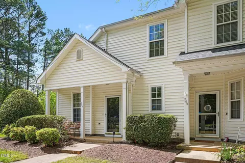 201 Commons Dr, Holly Springs, NC 27540
