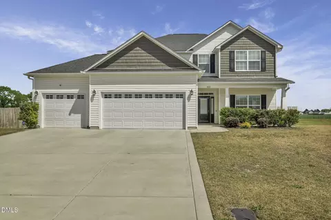 5432 Mountain Run Dr, Hope Mills, NC 28348
