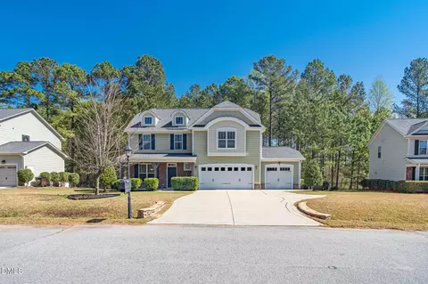403 Rolling Pines Dr, Spring Lake, NC 28390