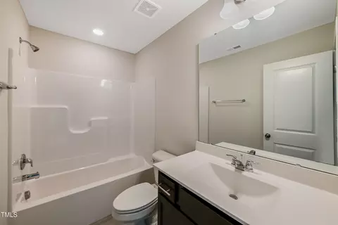Bath - 1032 Shoreside Dr, Durham, NC 27713 photo 4 of 5