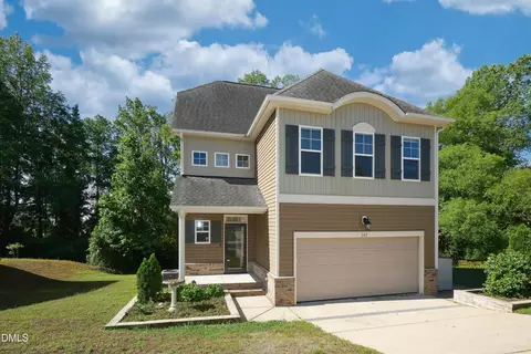240 E Quailwood Dr, Fuquay Varina, NC 27526