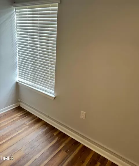 500 Umstead Dr #104, Chapel Hill, NC 27516