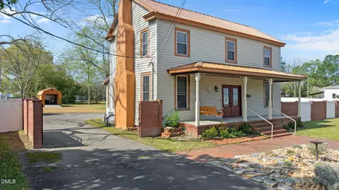 128 E Railroad St, La Grange, NC 28551
