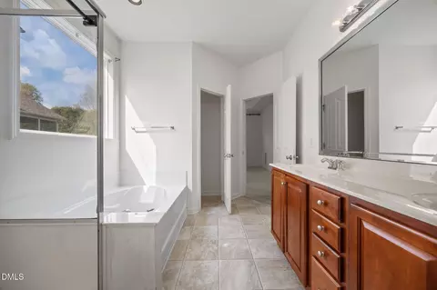 Bath - 9049 Linslade Way, Wake Forest, NC 27587 photo 4 of 5