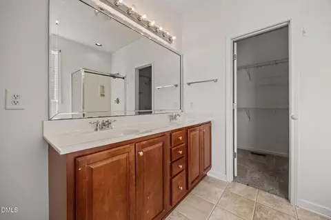 Bath - 9049 Linslade Way, Wake Forest, NC 27587 photo 3 of 5