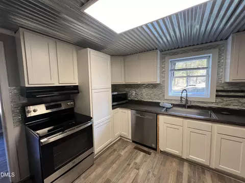Kitchen - 986 N Chavis Rd, Kittrell, NC 27544 photo 5 of 7