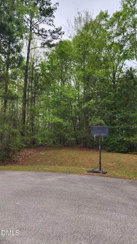 126 W Silver Belle Dr, Zebulon, NC 27597