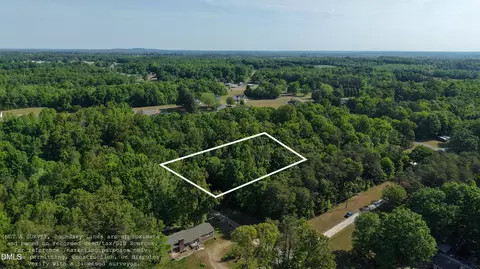 950 Larry St, Burlington, NC 27217