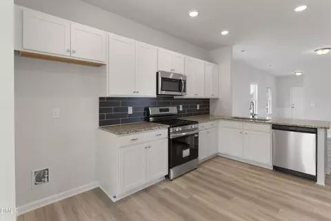 260 Courtside Dr, Dunn, NC 28334 photo 5