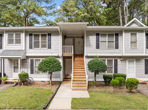 121 Westview Dr #16, Carrboro, NC 27510