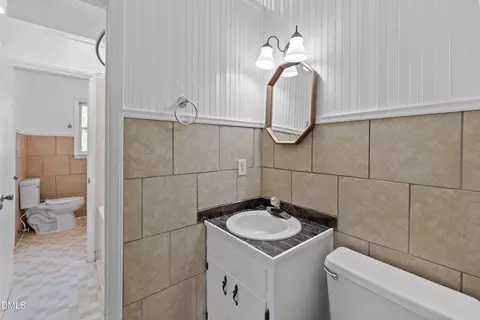 Bath - 611 Springview Trl, Garner, NC 27529 photo 3 of 5