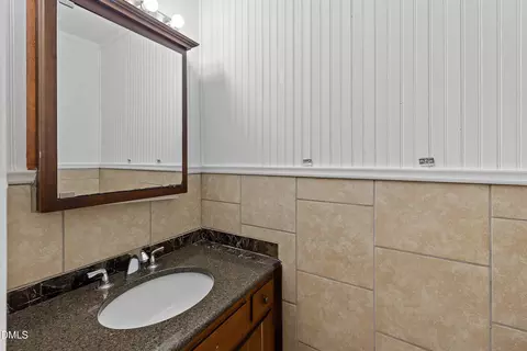 Bath - 611 Springview Trl, Garner, NC 27529 photo 2 of 5