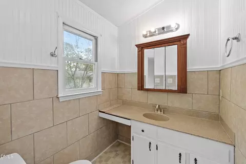 Bath - 611 Springview Trl, Garner, NC 27529 photo 5 of 5