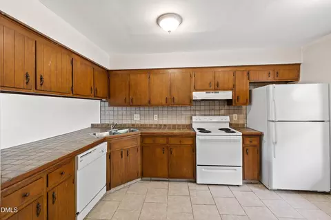 Kitchen - 611 Springview Trl, Garner, NC 27529 photo 3 of 5