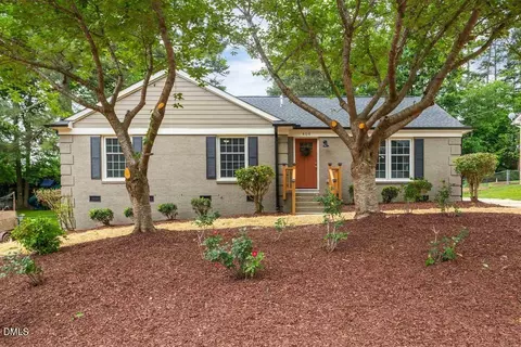 404 Pinecroft Dr, Raleigh, NC 27609