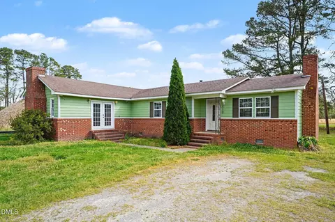 510 W Main St, Selma, NC 27576