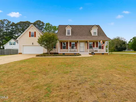 20 Blairwood Dr, Fuquay Varina, NC 27526