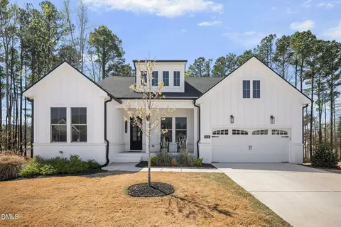 624 Long Lake Dr, Fuquay Varina, NC 27526