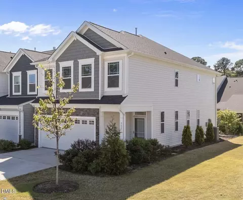 755 Creekway Dr, Fuquay Varina, NC 27526