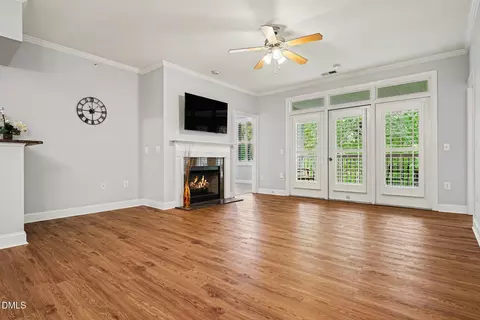 2810 Bedford Green Dr #305, Raleigh, NC 27604