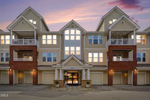 2810 Bedford Green Dr #305, Raleigh, NC 27604