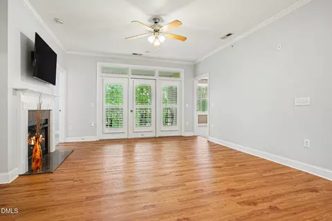 2810 Bedford Green Dr #305, Raleigh, NC 27604
