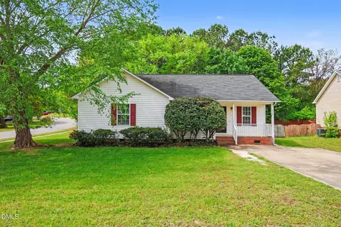 956 S Philwood Ct, Fuquay Varina, NC 27526