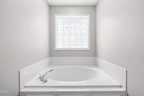 Bath - 334 Willow St, Cary, NC 27511 photo 4 of 5