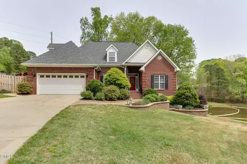 135 Lake Point Dr, Clayton, NC 27527