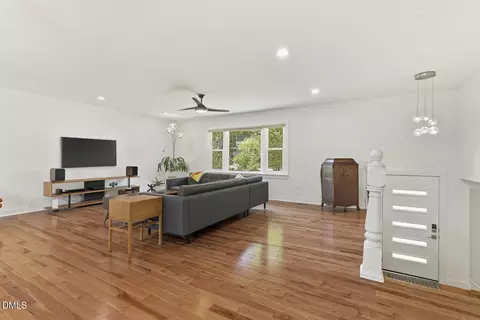 3704 Swann St, Raleigh, NC 27612