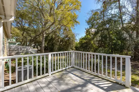 Exterior - 805 Sloop Pointe Ln, Kure Beach, NC 28449 photo 4 of 8