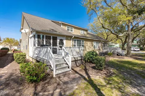 Exterior - 805 Sloop Pointe Ln, Kure Beach, NC 28449 photo 6 of 8