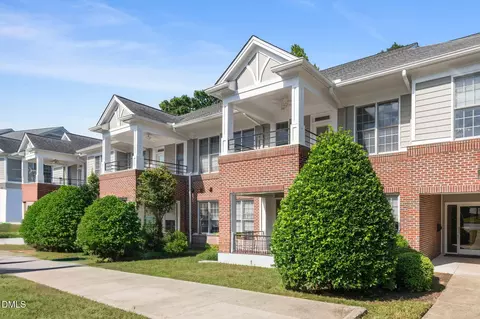 524 Aberdeen Dr #205, Chapel Hill, NC 27516
