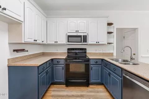 Kitchen - 112 Walker Run, Selma, NC 27576 photo 2 of 3