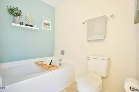 Bath - 427 Hanson Rd, Durham, NC 27713 photo 3 of 4