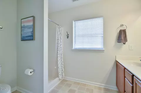 Bath - 427 Hanson Rd, Durham, NC 27713 photo 1 of 4