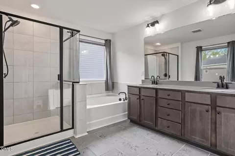Bath - 1041 Ringhill Bluff Dr, Durham, NC 27704 photo 2 of 3