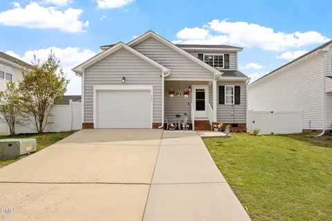 313 Pittsboro St, Fuquay Varina, NC 27526