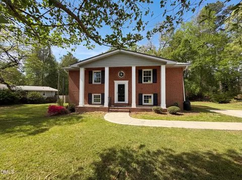 2908 Currituck Dr, Sanford, NC 27332