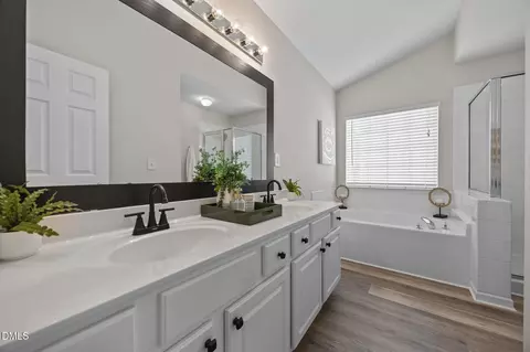 Bath - 1003 Red Hat Ln, Durham, NC 27713 photo 4 of 6