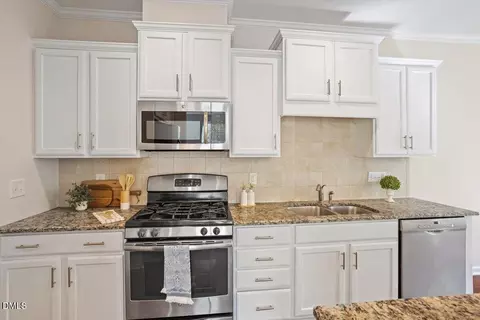 Kitchen - 141 Skyros Loop, Cary, NC 27519 photo 7 of 8