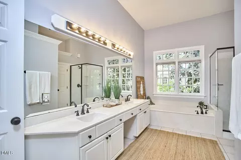Bath - 1216 E Pointe Dr, Durham, NC 27712 photo 2 of 5