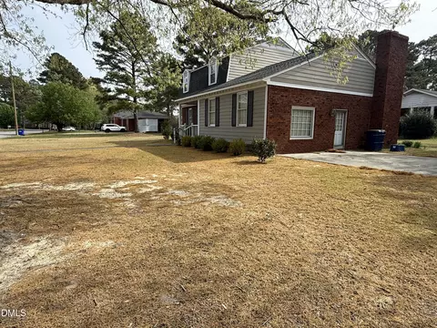 Exterior - 907 Chestnut Dr, Smithfield, NC 27577 photo 6 of 10