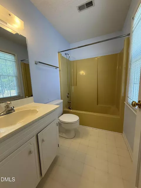 Bath - 907 Chestnut Dr, Smithfield, NC 27577 photo 3 of 3