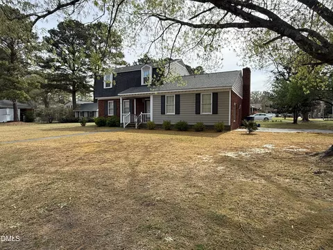 Exterior - 907 Chestnut Dr, Smithfield, NC 27577 photo 2 of 10
